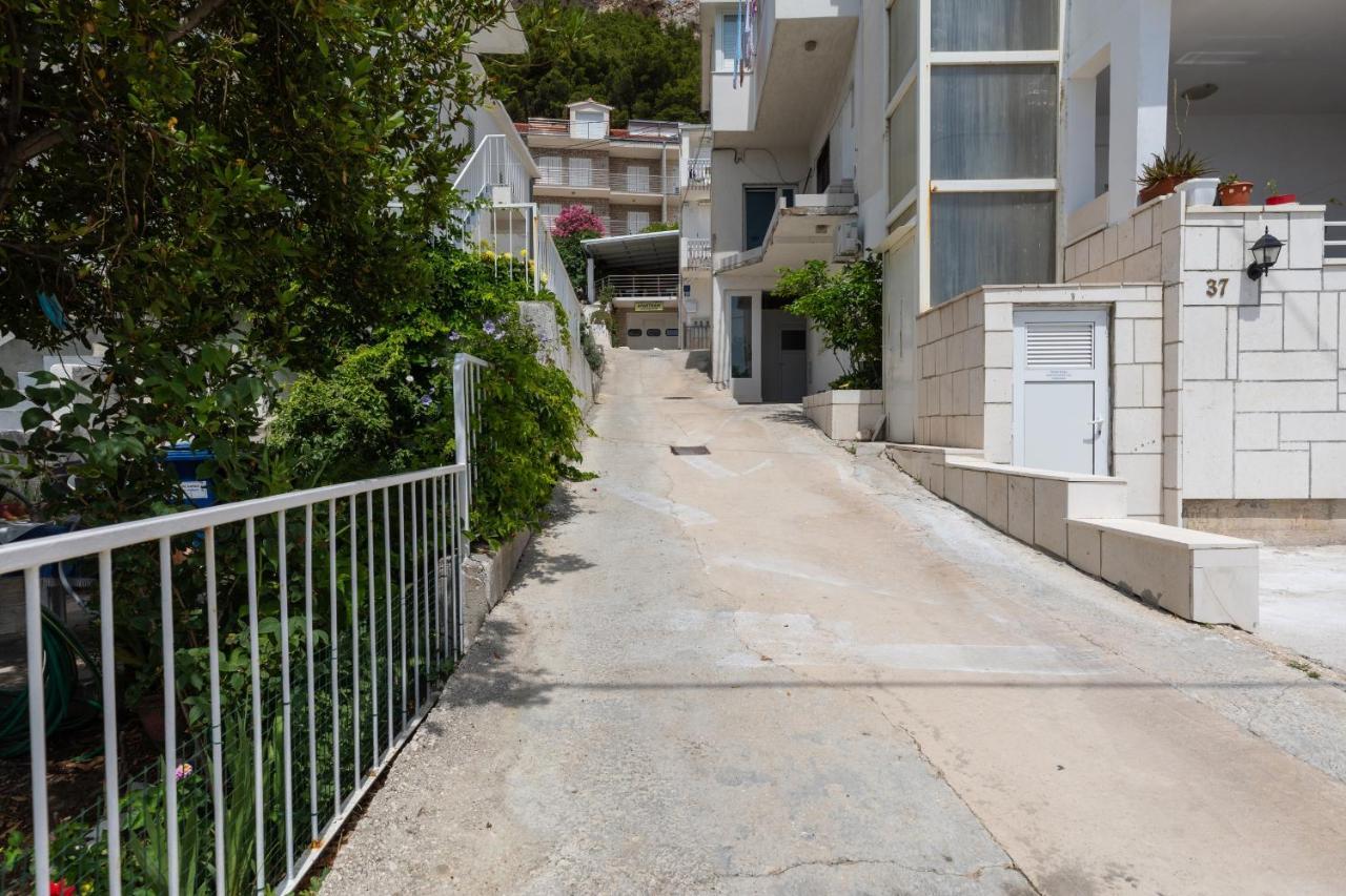 Apartments By The Sea Duce, Omis - 2992 Dugi Rat Bagian luar foto