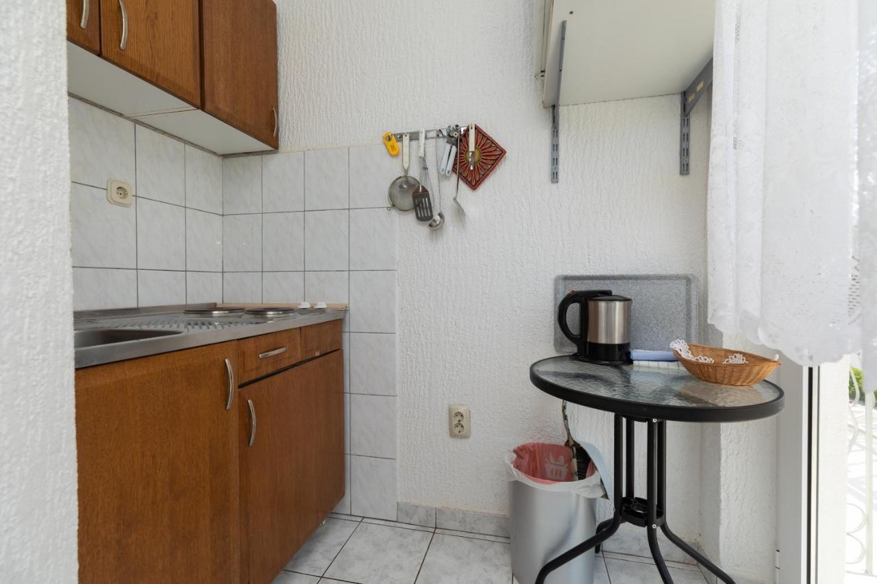 Apartments By The Sea Duce, Omis - 2992 Dugi Rat Bagian luar foto