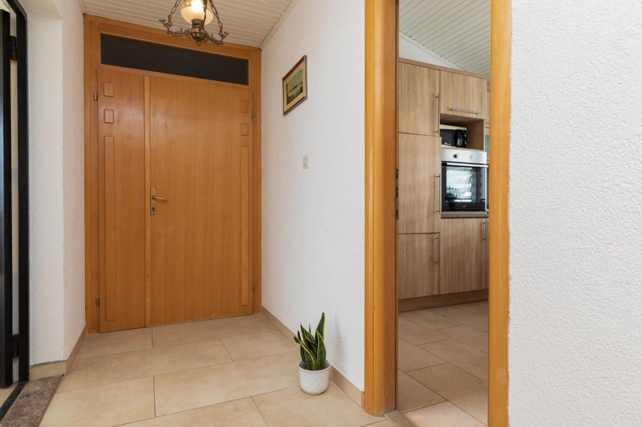 Apartments By The Sea Duce, Omis - 2992 Dugi Rat Bagian luar foto
