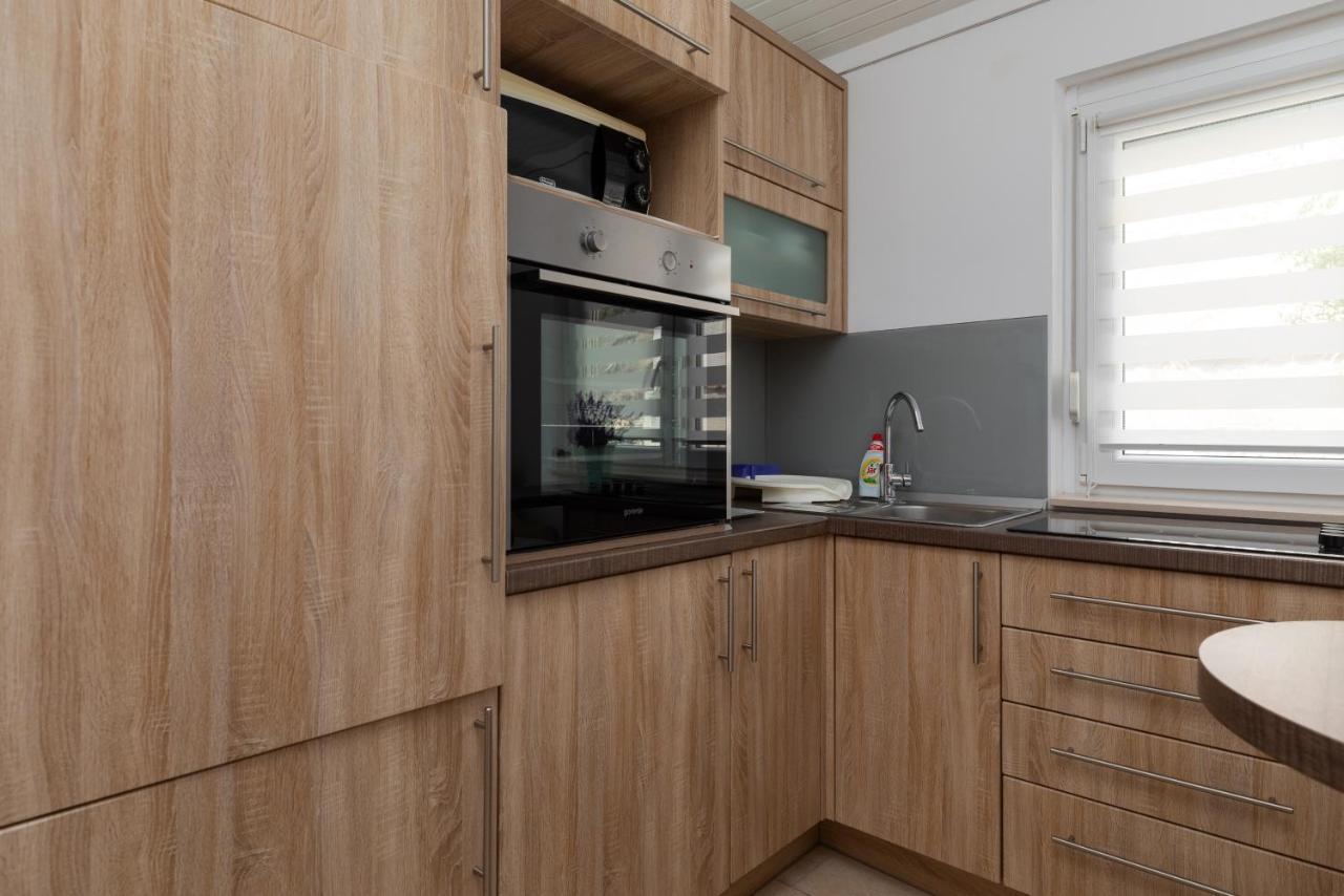 Apartments By The Sea Duce, Omis - 2992 Dugi Rat Bagian luar foto