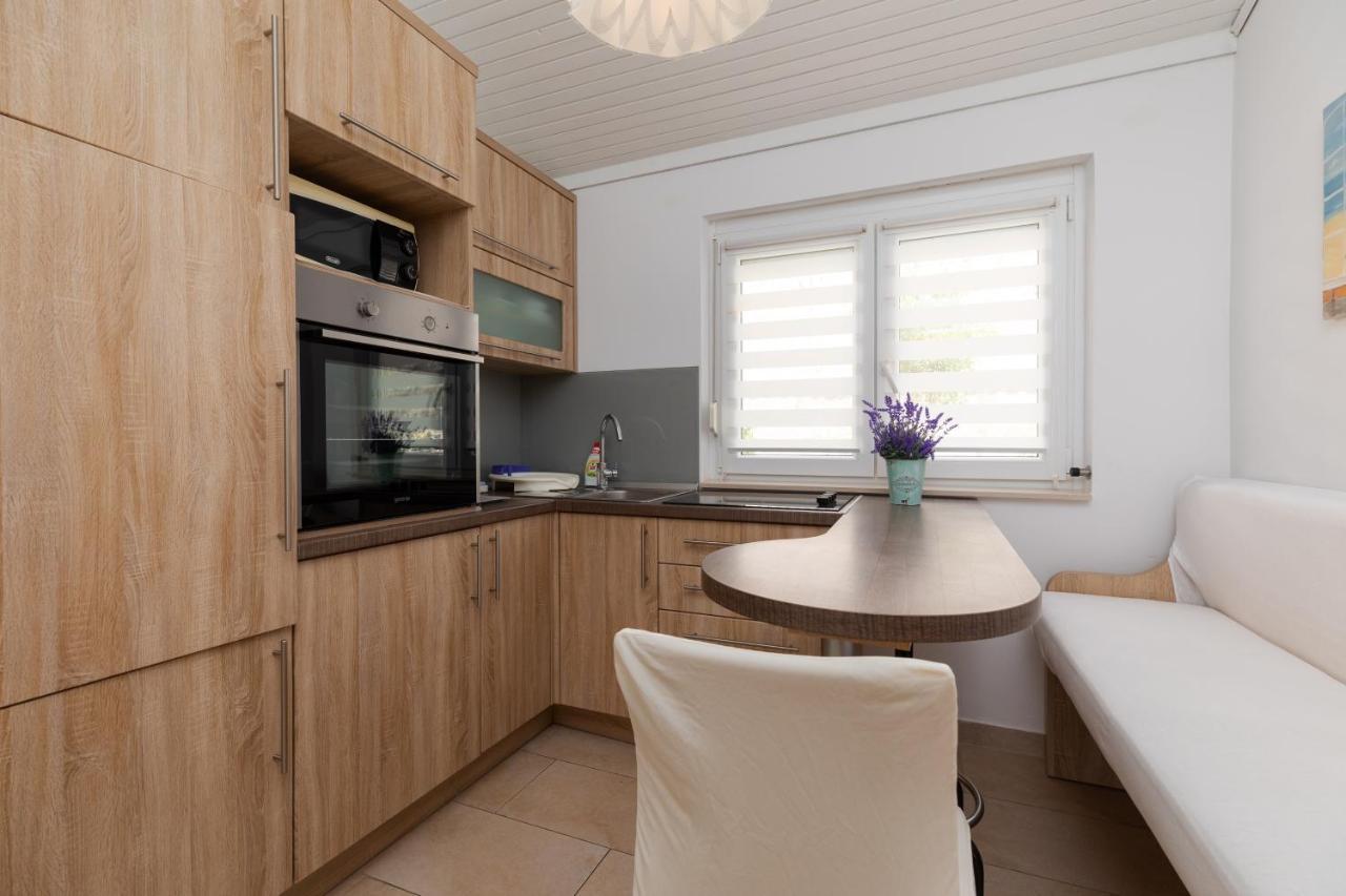 Apartments By The Sea Duce, Omis - 2992 Dugi Rat Bagian luar foto